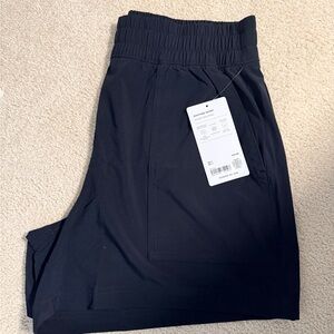 Athleta Black Wayfind Athletic Shorts - M